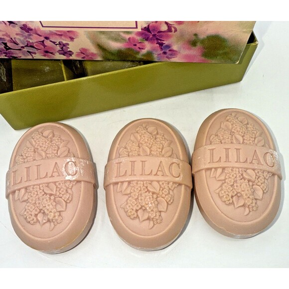 Vintage Avon Lilac Cake Perfumed Soaps Set of 3 Guest Soap Decorative Soap - Picture 4 of 8